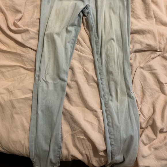 AEO Size 6 Light wash Denim - Picture 3 of 3